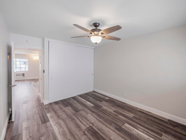 Building Photo - 143 Yacht Club Dr