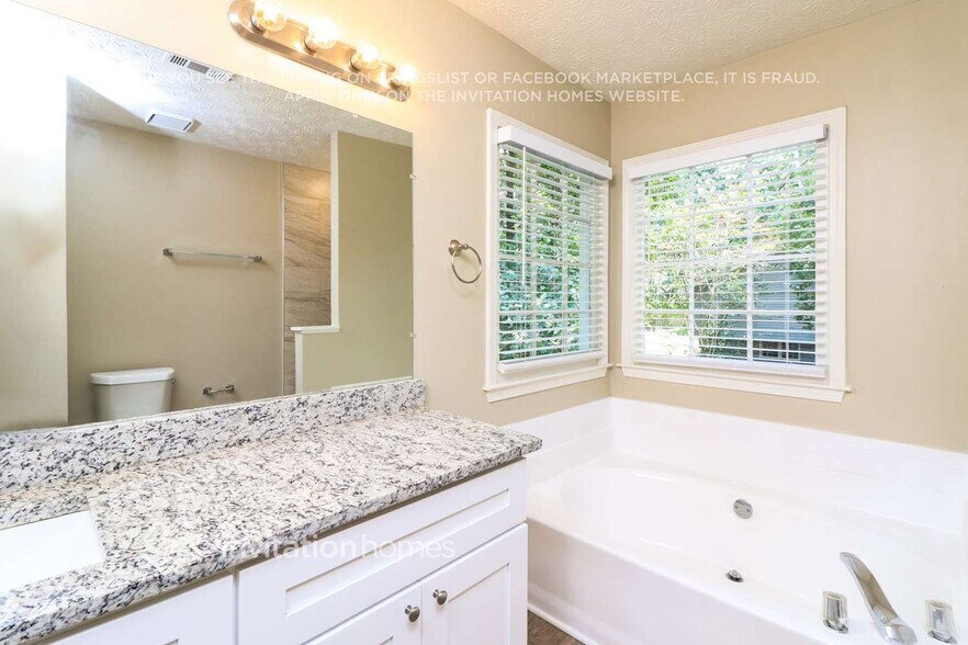Building Photo - 2849 Meadow Dr