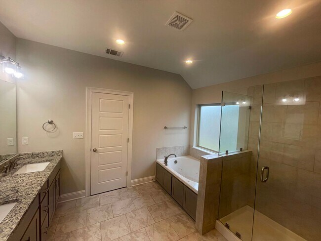 Building Photo - 814 Abita Chase