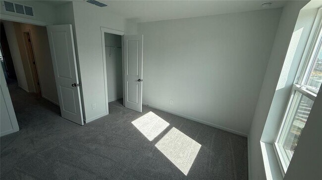 Building Photo - 837 Lynx St