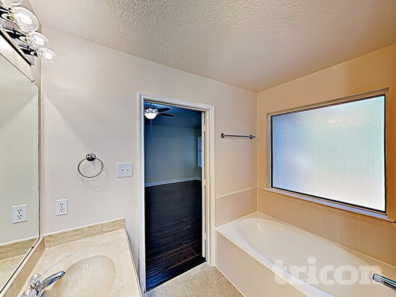 Building Photo - 12043 Belle Ct