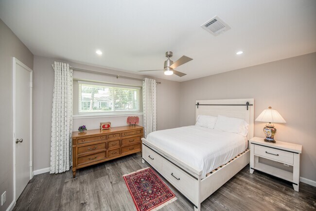 Building Photo - 926 Chantilly Ln