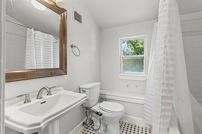 Building Photo - 4702 Rosedale Ave