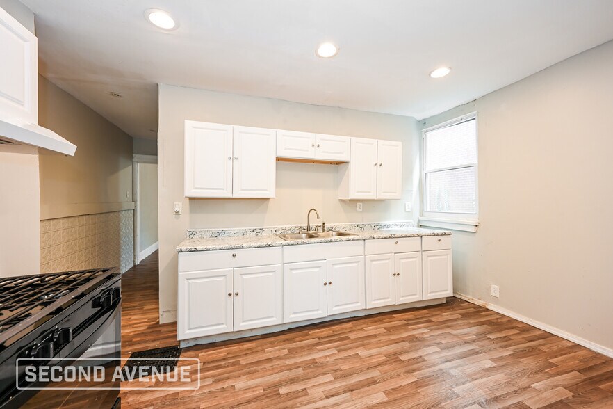 Building Photo - 3859 Vine St