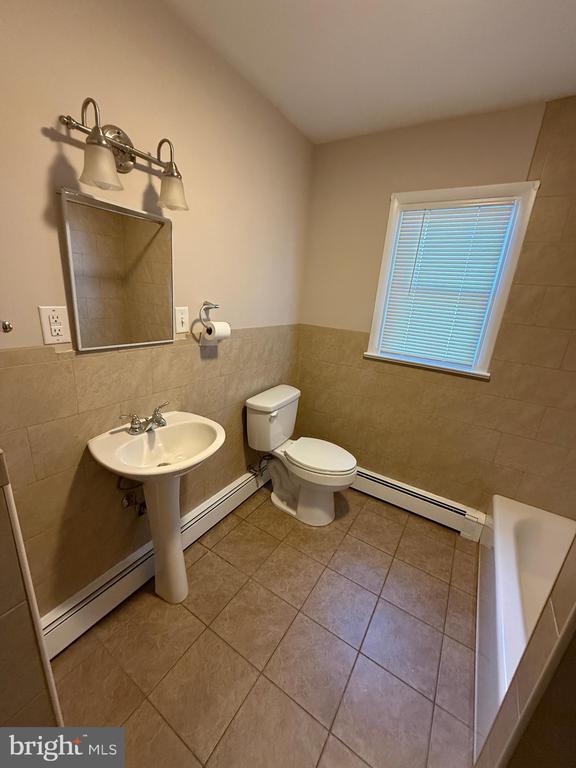 Building Photo - 304 Walnut St