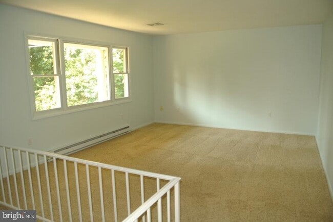 Building Photo - 421 Park Hills Dr