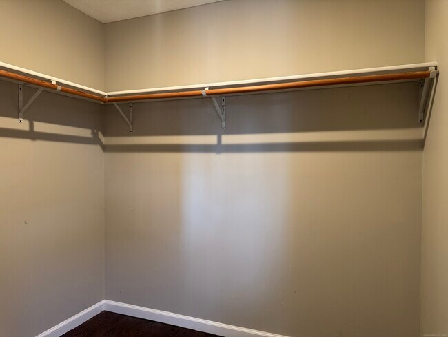 Building Photo - 466 Middletown Ave