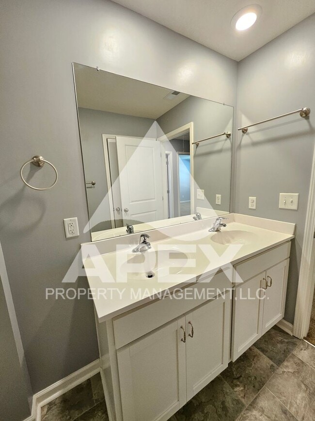 Building Photo - Stunning 5 Bd / 3.5 Ba 2-Story Single Family home in Hardin Valley!