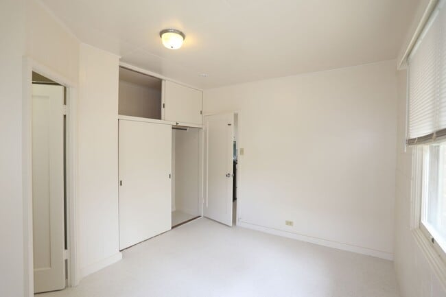 Building Photo - McCully - 1 Bdrm/1 Bath/1 Prkg - $1,300