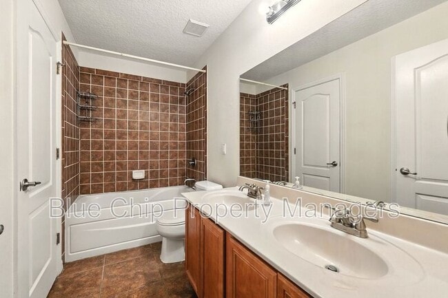 Building Photo - 13800 Golden Russet Dr