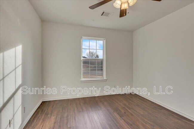 Building Photo - 217 Dollina Ct