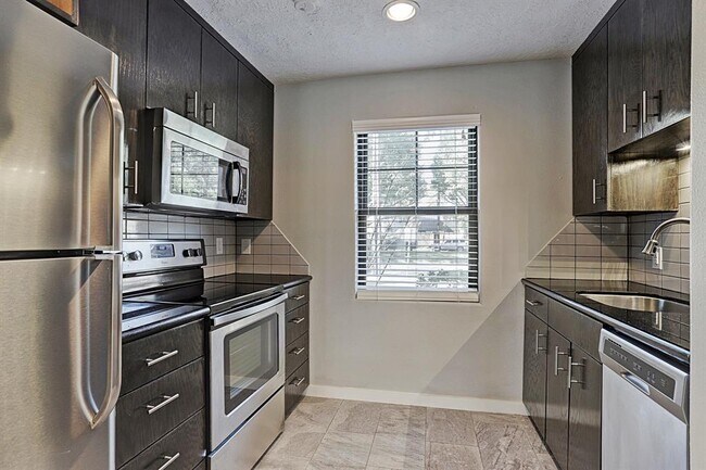 Primary Photo - 1501 Hyde Park Blvd