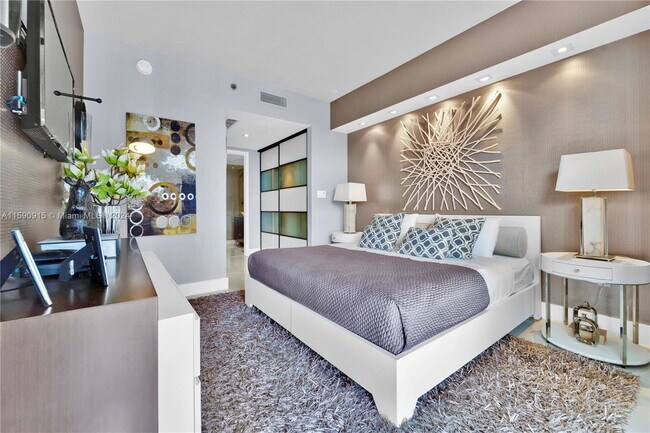 Building Photo - 475 Brickell Ave