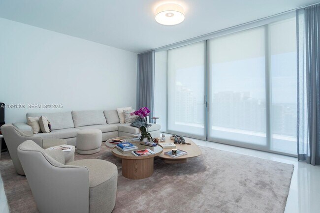 Building Photo - 300 Biscayne Blvd Way