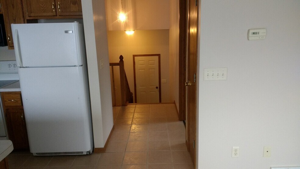 Building Photo - 1025 Pine Cone Ln