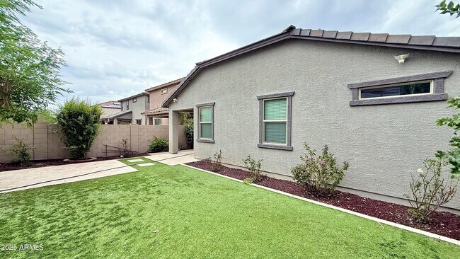Building Photo - 5420 W Desert Hollow Dr