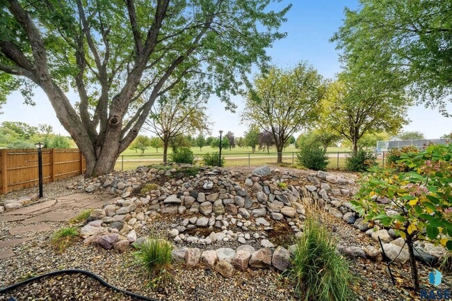 Building Photo - 2412 S Sheffield Cir