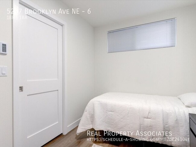 Building Photo - 5257 Brooklyn Ave NE