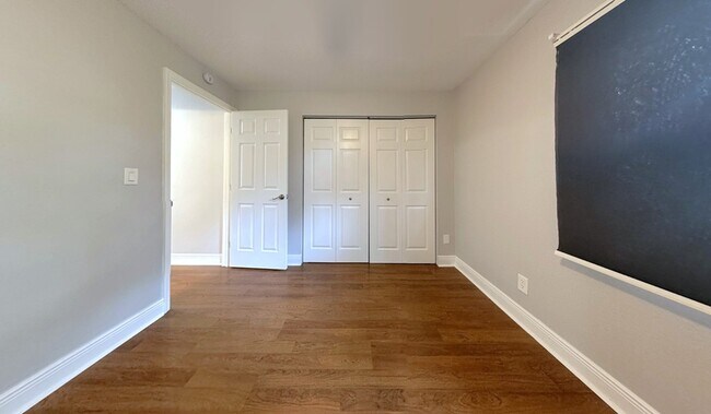 Building Photo - 6475 Cedarbrook Dr