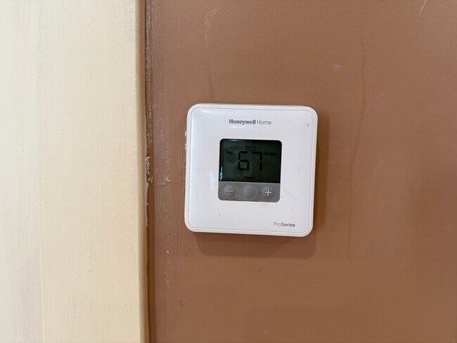 Building Photo - 574 Warren Ave