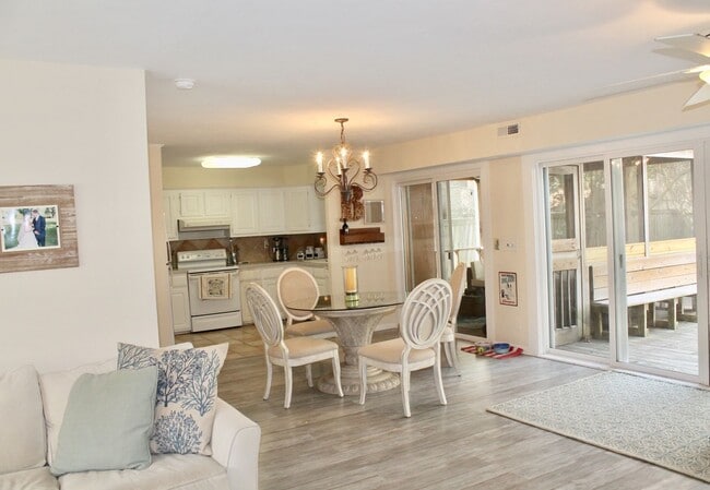 Building Photo - Spacious, Open Floor Plan at the end of 81st Street on the State Park!