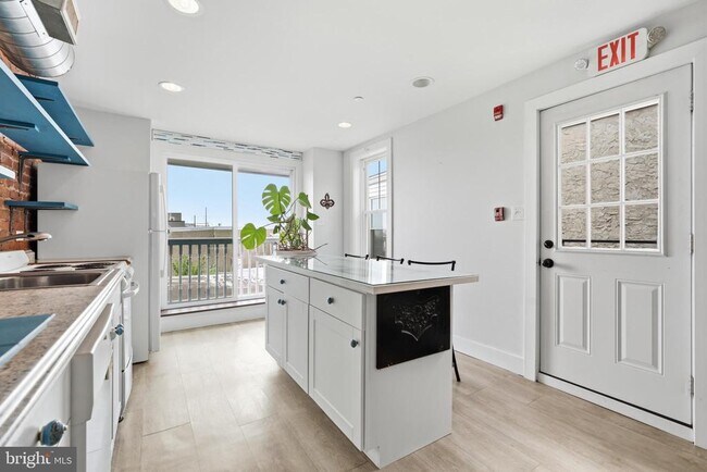 Building Photo - 651 N 33rd St
