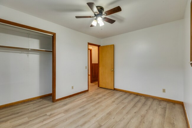 Building Photo - 134 Howes Chapel Rd