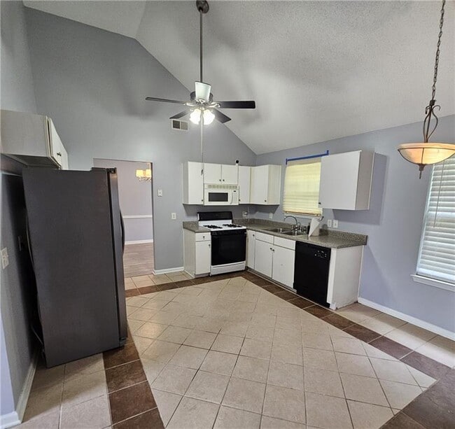 Building Photo - 310 Pecan Wood Cir