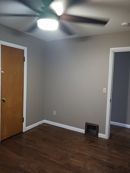 Building Photo - 33 Marshall Dr