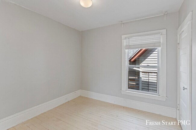 Building Photo - 820-822 Watson St SW