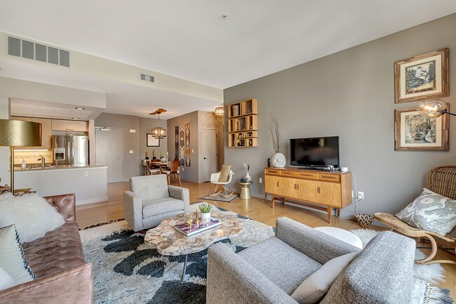 Building Photo - Top Floor 2 Bedroom Flat for Rent at Plant...