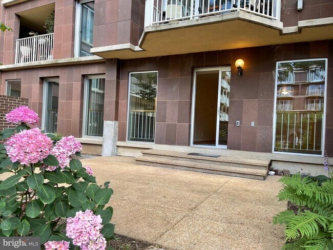 Building Photo - 520 N St SW