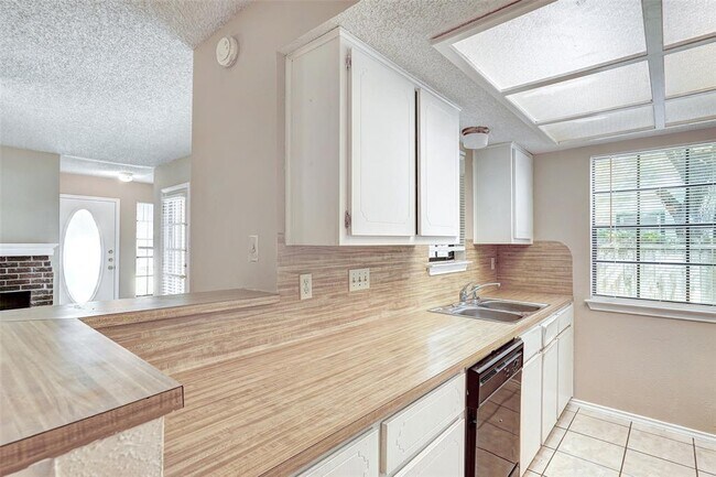 Building Photo - 8704 Clearbrook Trail