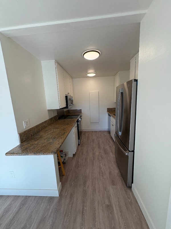 Building Photo - 407 Requeza St