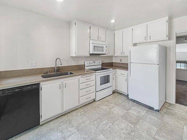 Building Photo - 3312 Caminito Eastbluff