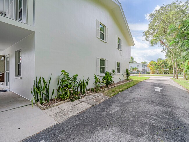 Building Photo - 600 Royal Palm Blvd