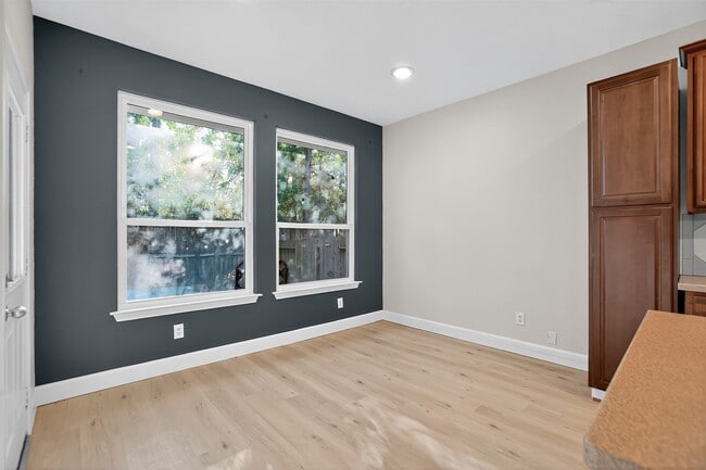 Building Photo - 126 Silver Penny Dr