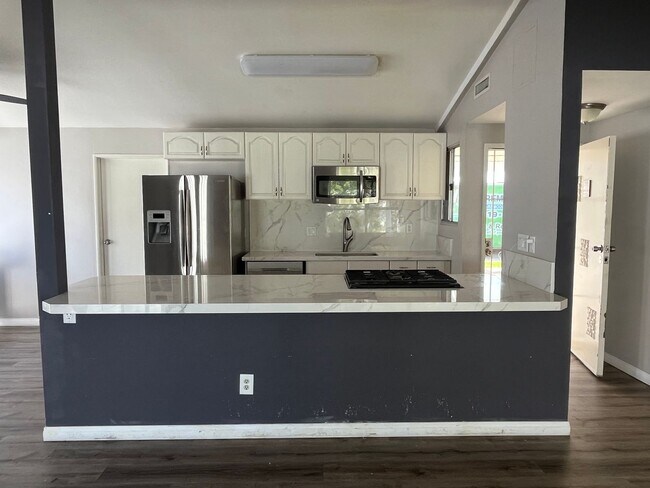 Building Photo - Welcome Summer in this Serra Mesa GEM!