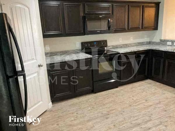 Building Photo - 664 River Garden Dr