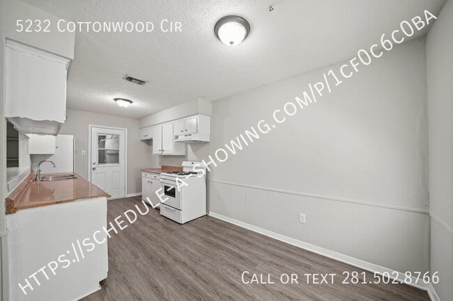 Building Photo - 5232 Cottonwood Cir