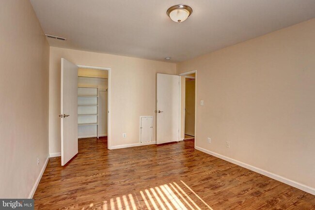 Building Photo - 6009 Majors Ln