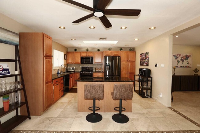 Building Photo - 2611 E Cheryl Dr
