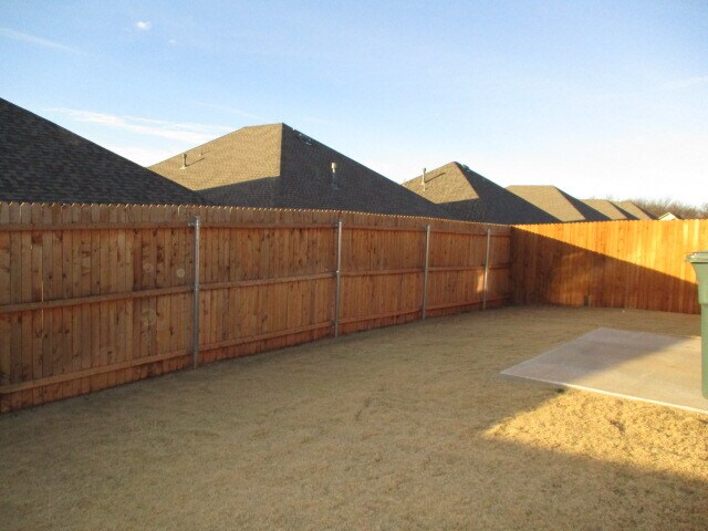 Building Photo - 2316 Golden Ln