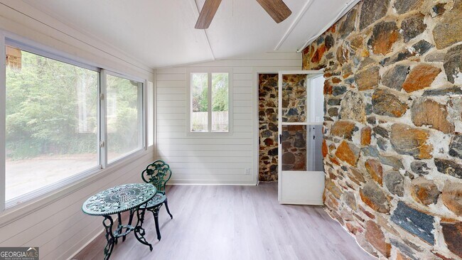 Building Photo - 1114 Fayetteville Rd SE