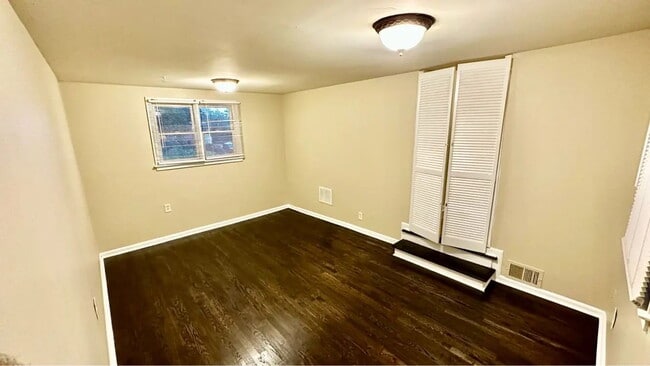 Building Photo - "Charming 2-Bedroom Oasis with Gleaming Hardwood Floors and 2 Full Baths in Decatur!"