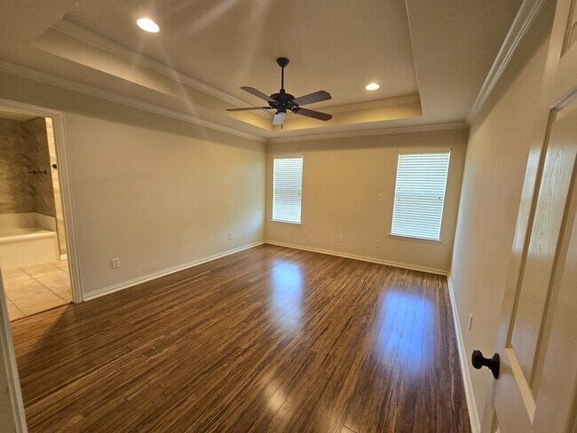 Building Photo - 15298 Wagon Wheel Cir