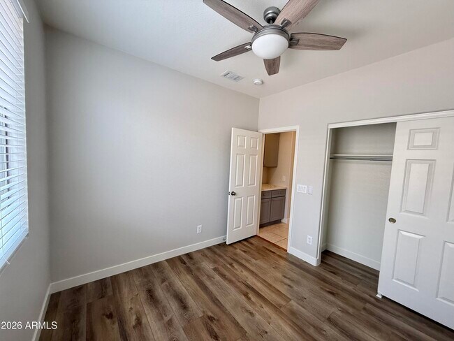 Building Photo - 6558 W Townley Ave