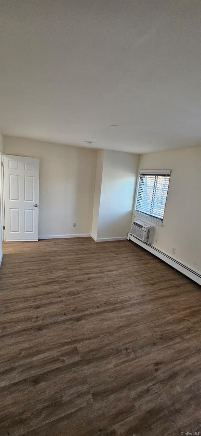 Building Photo - 492 N Broadway