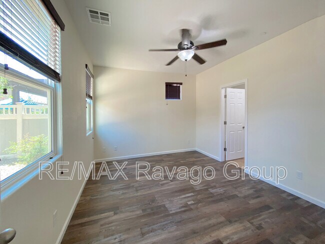 Building Photo - 1000 Aspen Cliff Dr