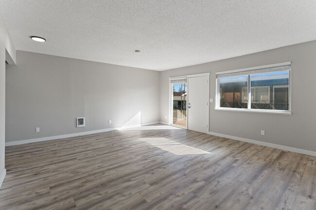 Building Photo - Beautifully remodeled 3BR in Gresham. 1/2 off first months rent!